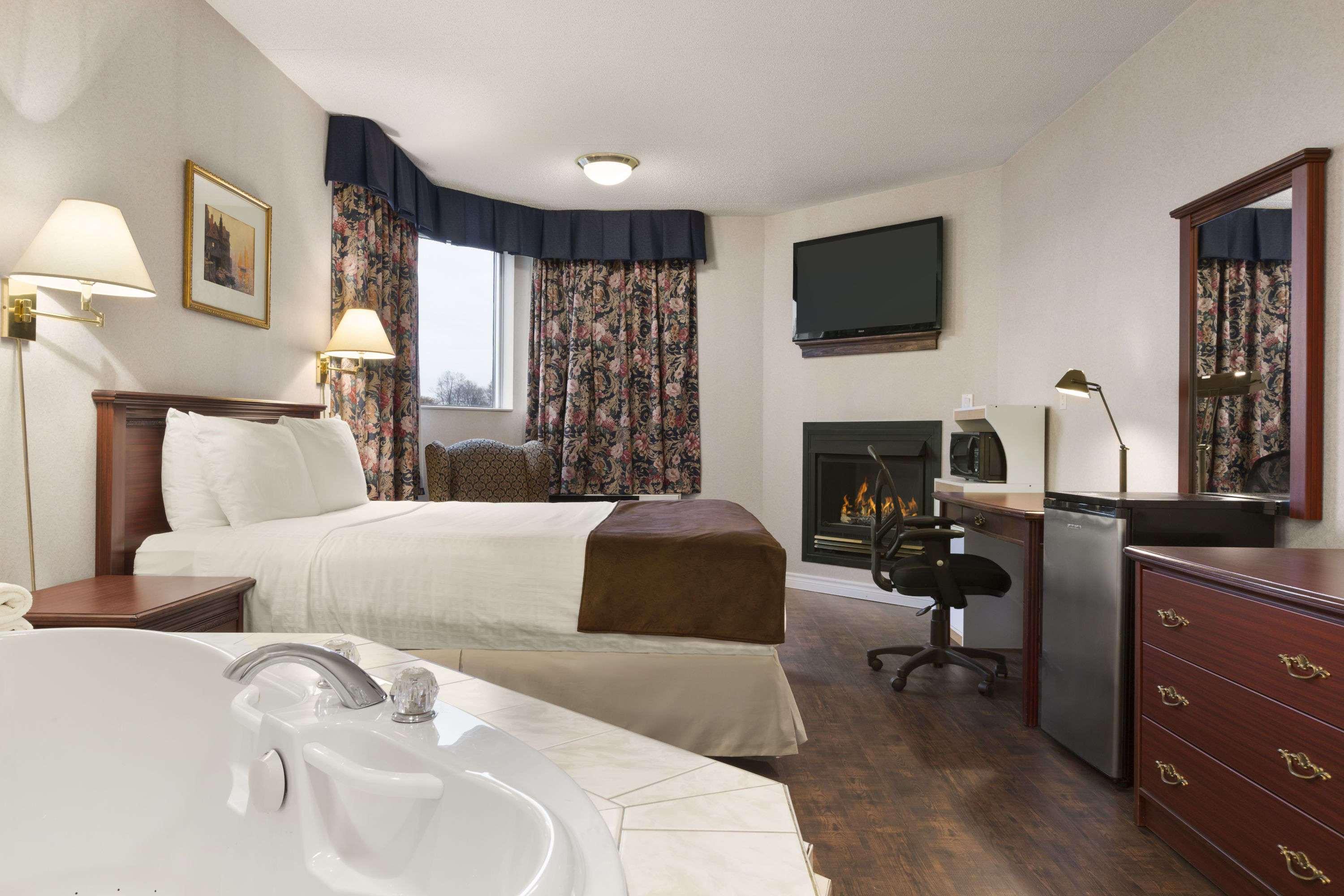 Days Inn By Wyndham Броквіль Екстер'єр фото