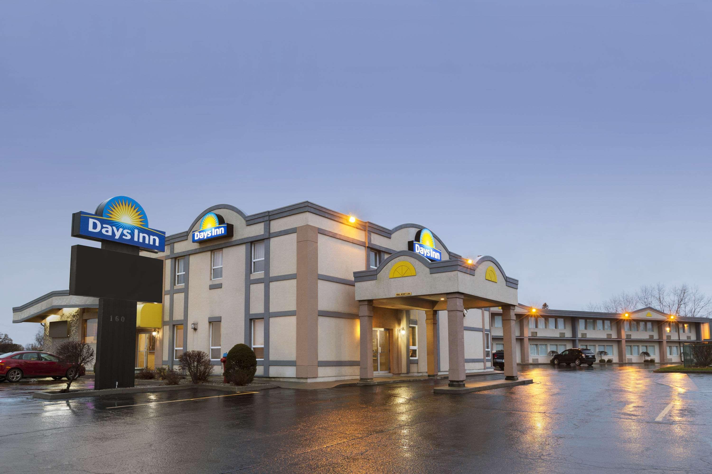 Days Inn By Wyndham Броквіль Екстер'єр фото