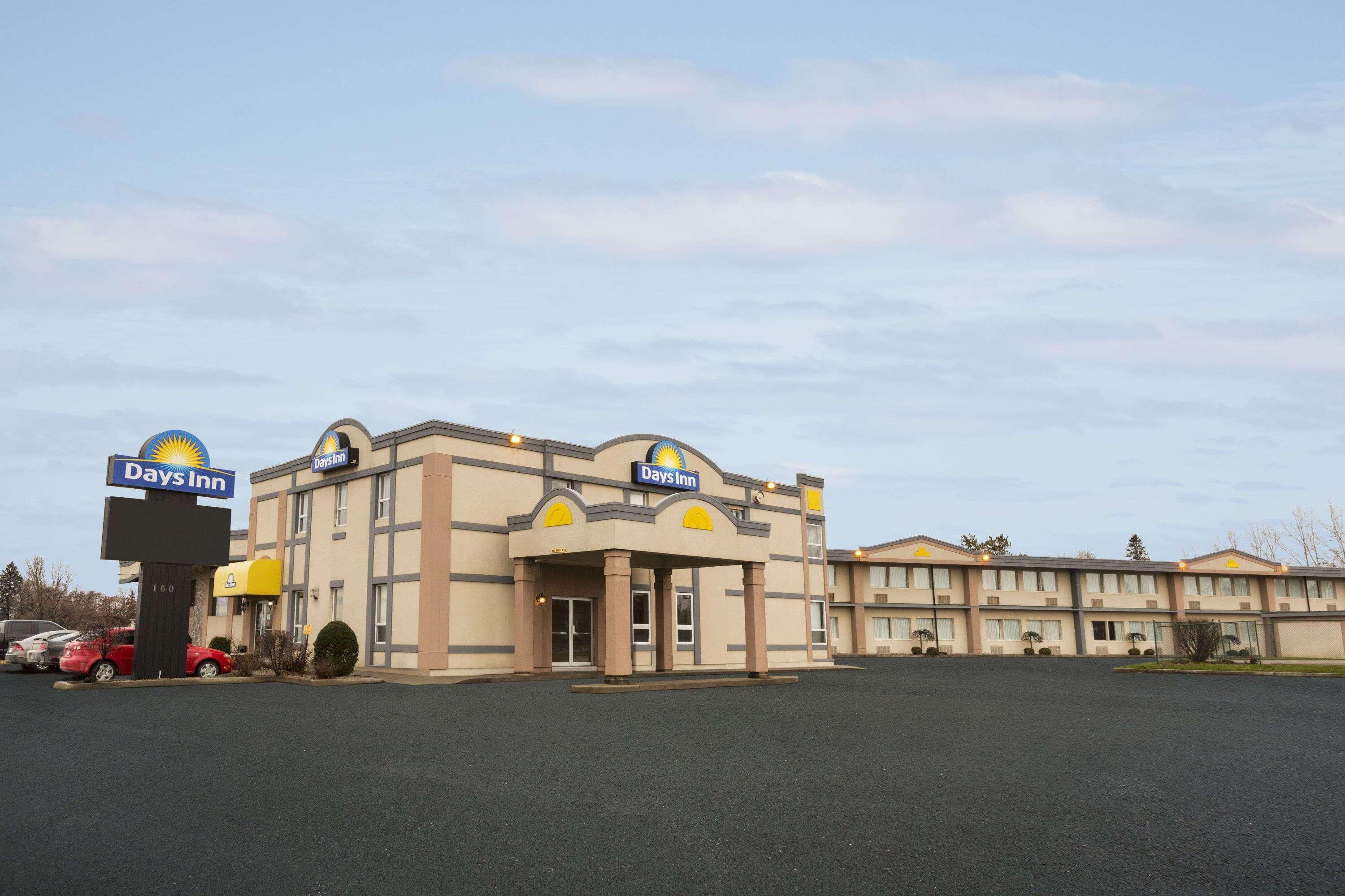 Days Inn By Wyndham Броквіль Екстер'єр фото